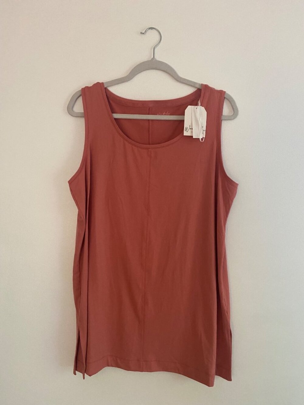 NWT Wonderly Studio Women's Tank Top Size XL Coral With Side Slits